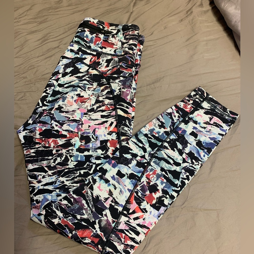 Lululemon Wunder Under size 6